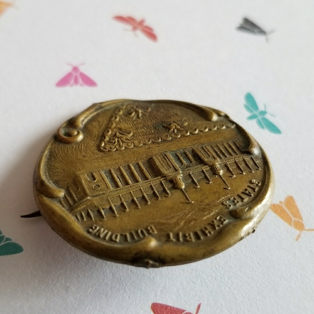 Relisted- Vintage World Fair States Exhibit brooch old gold - Picture 4 of 7
